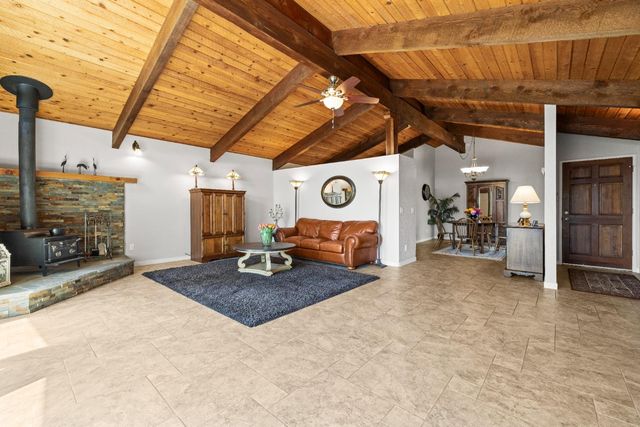 11781 Torrey Pines Dr, Auburn, CA 95602