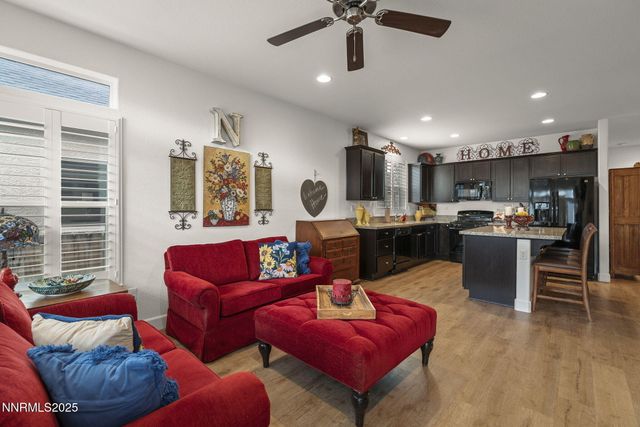 985 Floral Ridge Way, Sparks, NV 89436