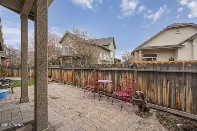 985 Floral Ridge Way, Sparks, NV 89436