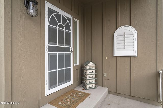 985 Floral Ridge Way, Sparks, NV 89436