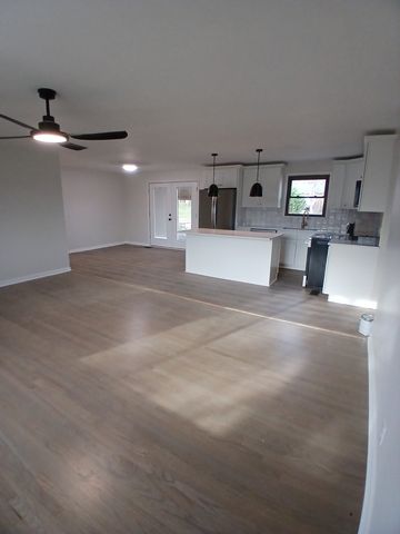 171 New Shackle Island Rd, Hendersonville, TN 37075