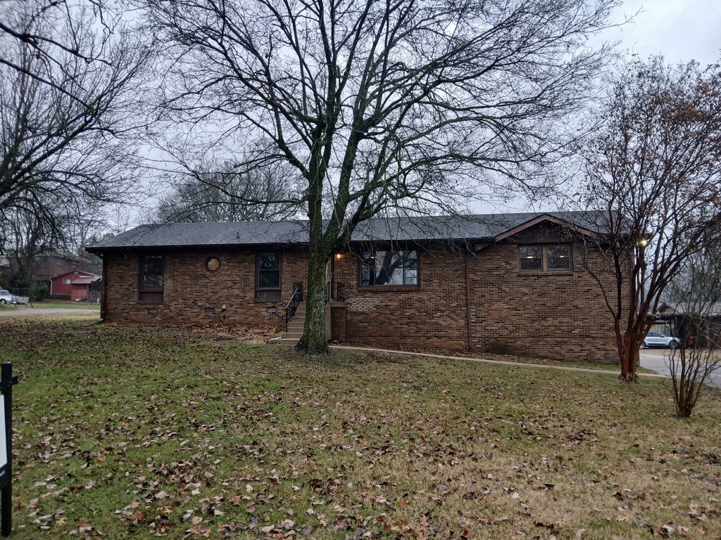 171 New Shackle Island Rd, Hendersonville, TN 37075