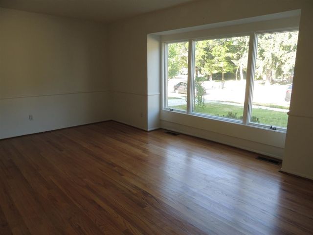 2098 Yorktown Drive, Ann Arbor, MI 48105