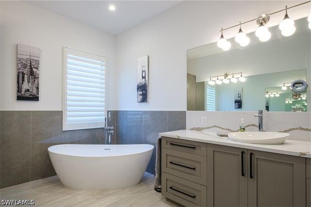 4 Willoughby DR, Naples, FL 34110