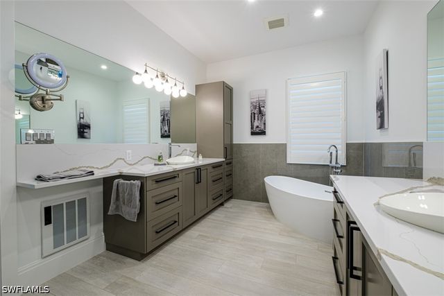 4 Willoughby DR, Naples, FL 34110