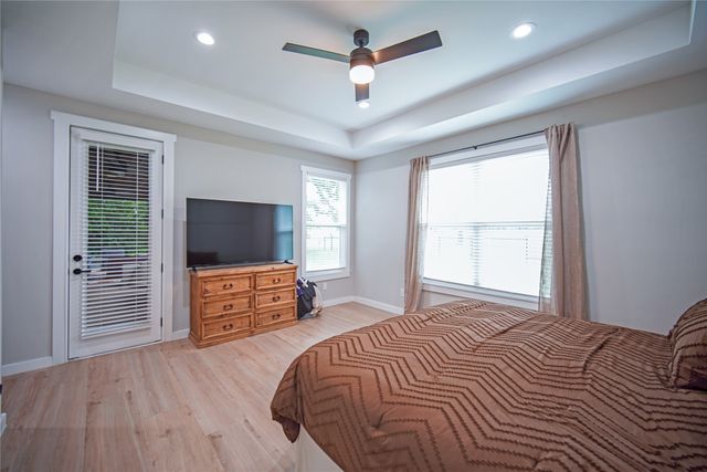 230 Driftwood Court, Runaway Bay, TX 76426