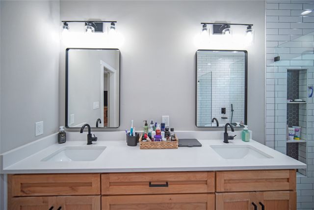 230 Driftwood Court, Runaway Bay, TX 76426