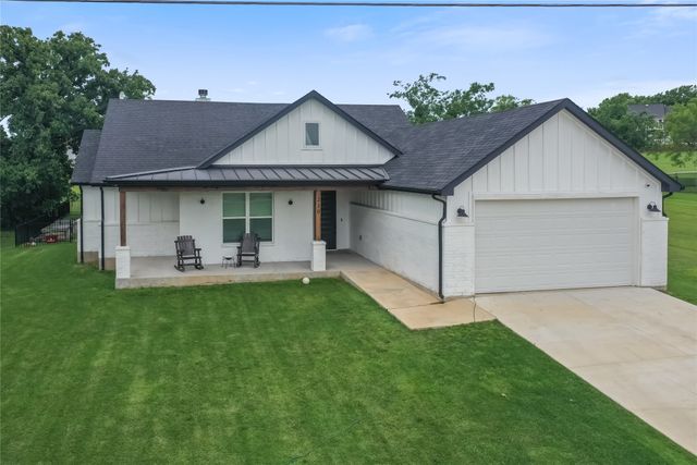 230 Driftwood Court, Runaway Bay, TX 76426