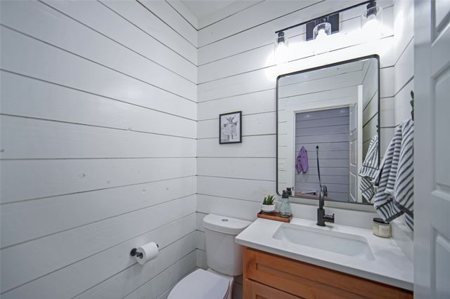 230 Driftwood Court, Runaway Bay, TX 76426