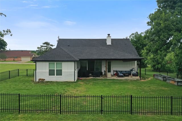 230 Driftwood Court, Runaway Bay, TX 76426