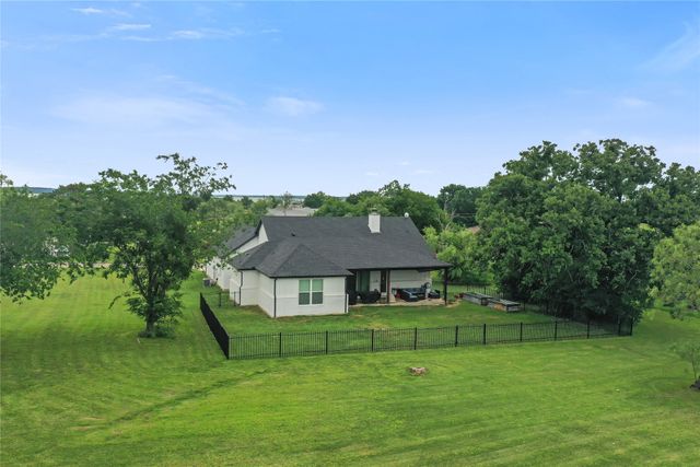 230 Driftwood Court, Runaway Bay, TX 76426