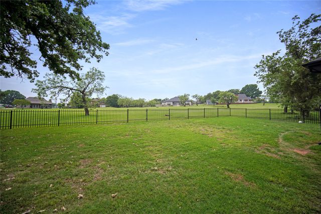 230 Driftwood Court, Runaway Bay, TX 76426