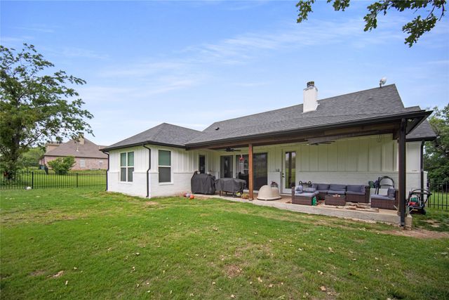 230 Driftwood Court, Runaway Bay, TX 76426
