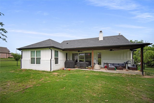 230 Driftwood Court, Runaway Bay, TX 76426
