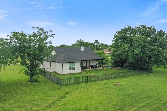 230 Driftwood Court, Runaway Bay, TX 76426