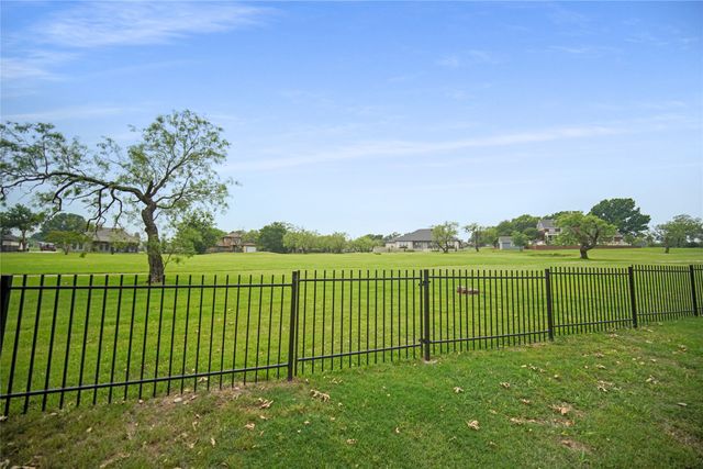 230 Driftwood Court, Runaway Bay, TX 76426