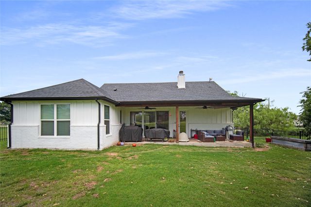 230 Driftwood Court, Runaway Bay, TX 76426