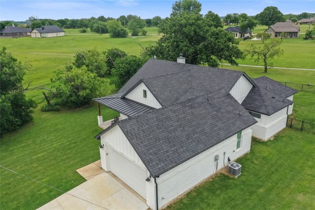 230 Driftwood Court, Runaway Bay, TX 76426