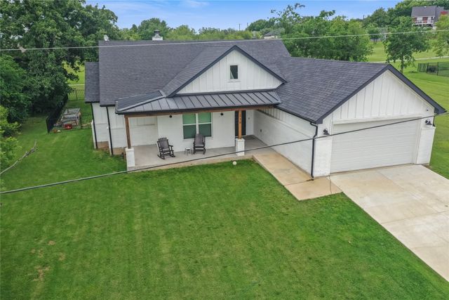 230 Driftwood Court, Runaway Bay, TX 76426