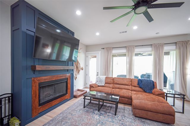 230 Driftwood Court, Runaway Bay, TX 76426