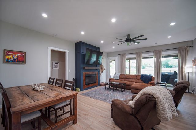 230 Driftwood Court, Runaway Bay, TX 76426