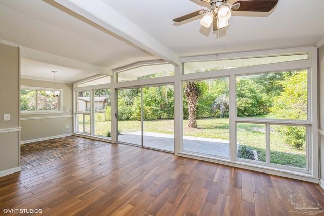 6463 Barnes St, Milton, FL 32570