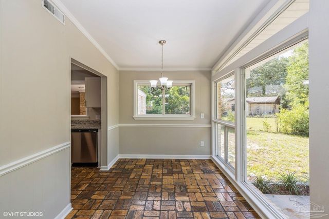 6463 Barnes St, Milton, FL 32570