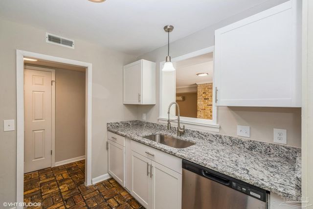 6463 Barnes St, Milton, FL 32570