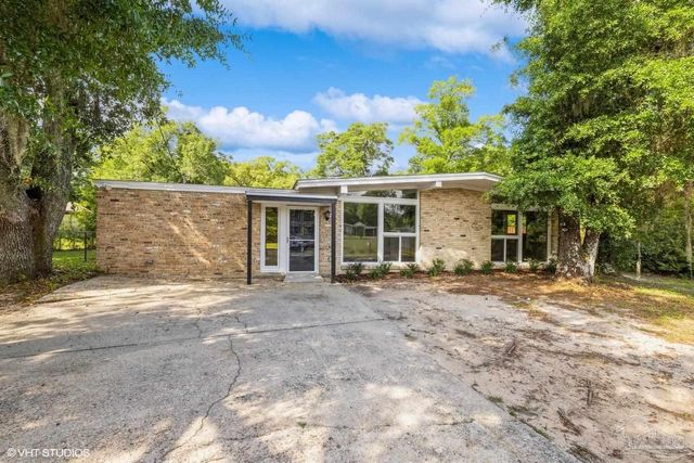 6463 Barnes St, Milton, FL 32570
