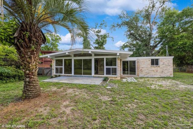 6463 Barnes St, Milton, FL 32570