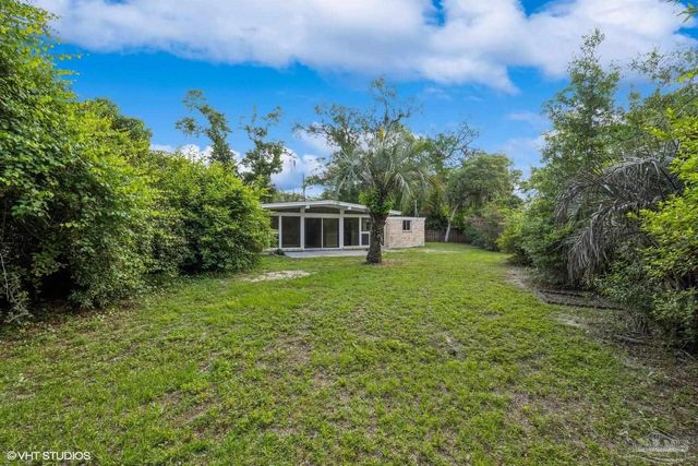 6463 Barnes St, Milton, FL 32570