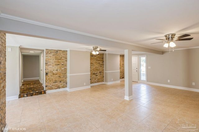 6463 Barnes St, Milton, FL 32570