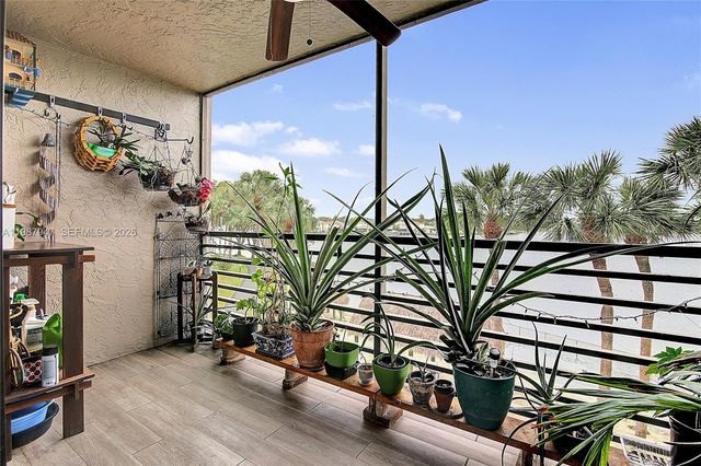 1100 Colony Point Circle 302, Pembroke Pines, FL 33026