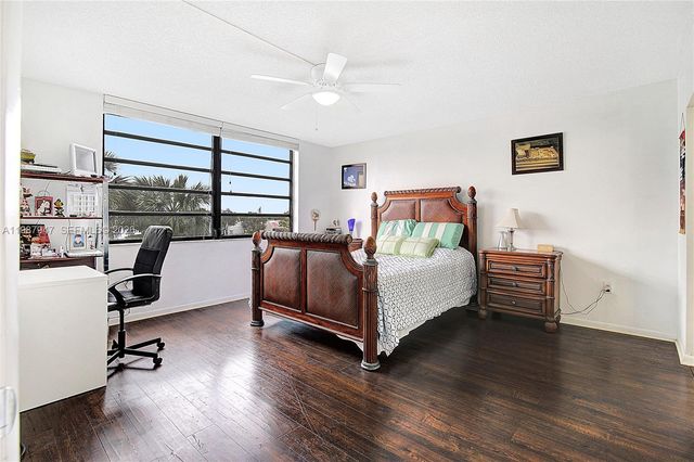 1100 Colony Point Circle 302, Pembroke Pines, FL 33026