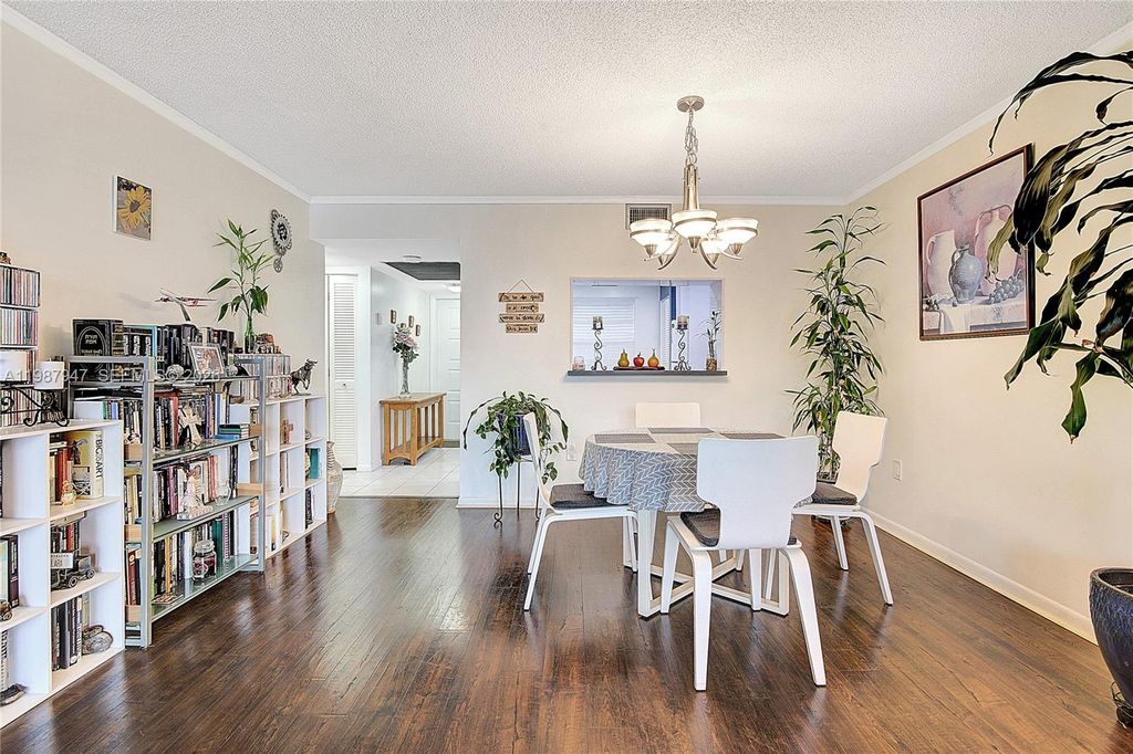 1100 Colony Point Circle 302, Pembroke Pines, FL 33026