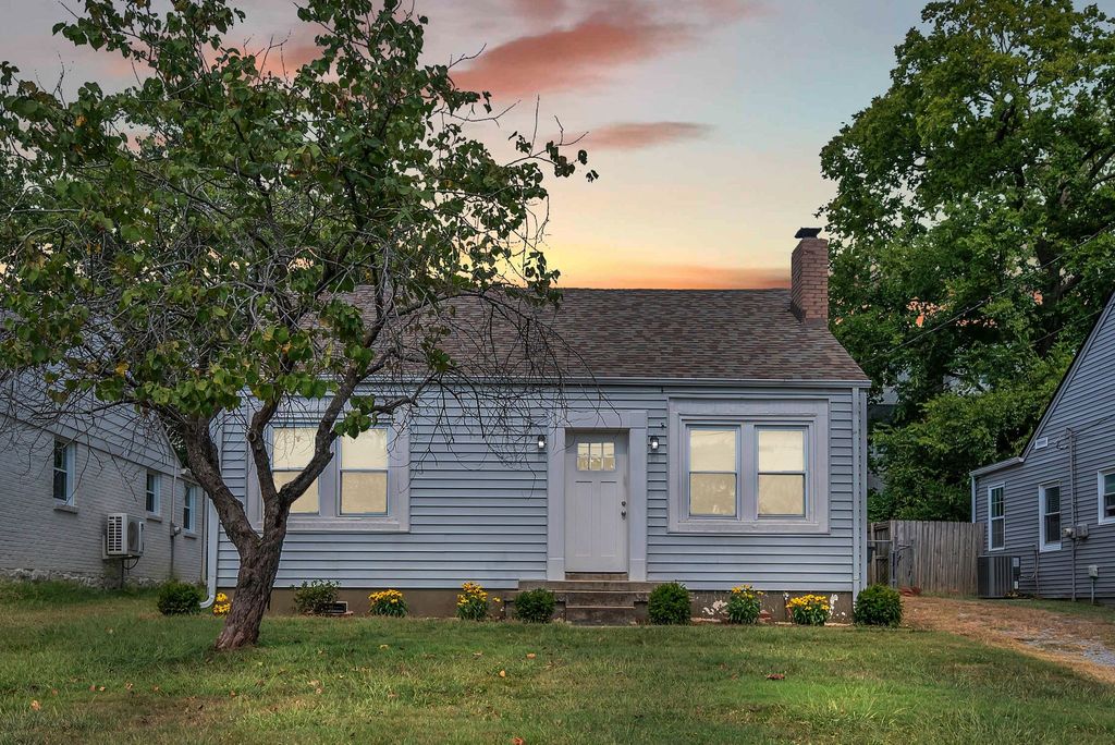 1015 Dozier Pl, Nashville, TN 37216