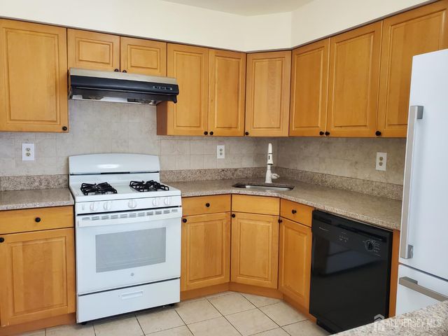 65 Diamond Lane, Old Bridge, NJ 08857
