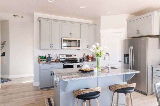 717 N HILLTOP DR, Lehi, UT 84048