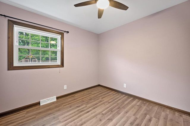 W284N6506 Hawthorne ROAD, Hartland, WI 53029