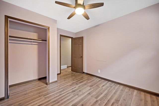 W284N6506 Hawthorne ROAD, Hartland, WI 53029