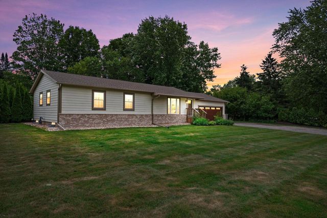 W284N6506 Hawthorne ROAD, Hartland, WI 53029