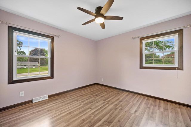 W284N6506 Hawthorne ROAD, Hartland, WI 53029