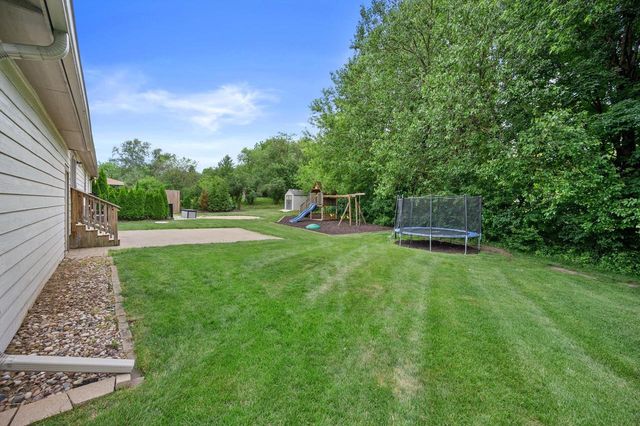 W284N6506 Hawthorne ROAD, Hartland, WI 53029