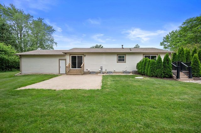 W284N6506 Hawthorne ROAD, Hartland, WI 53029