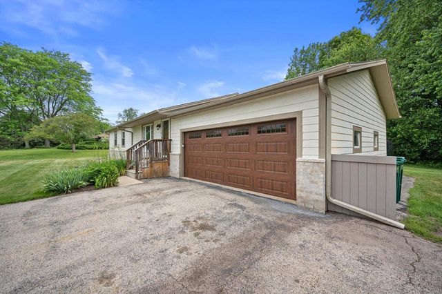 W284N6506 Hawthorne ROAD, Hartland, WI 53029