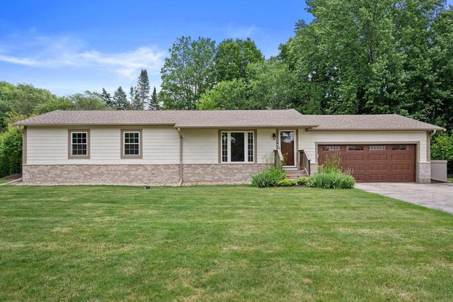 W284N6506 Hawthorne ROAD, Hartland, WI 53029