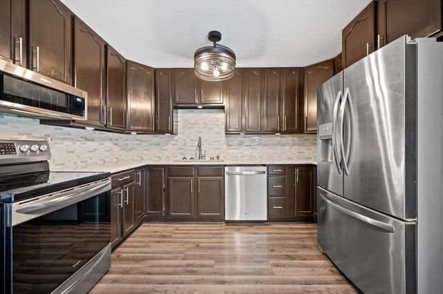 W284N6506 Hawthorne ROAD, Hartland, WI 53029
