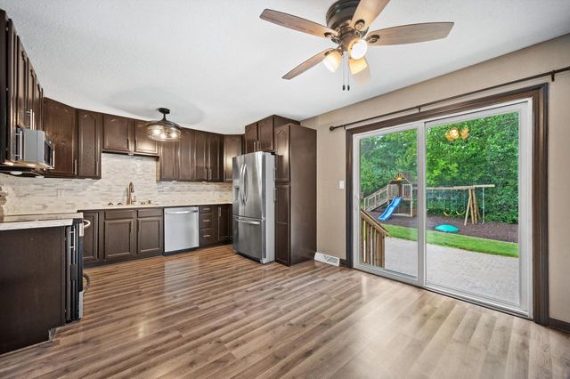 W284N6506 Hawthorne ROAD, Hartland, WI 53029