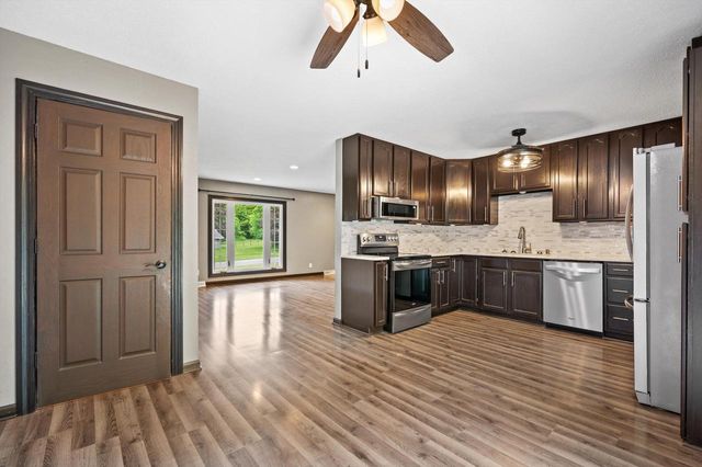 W284N6506 Hawthorne ROAD, Hartland, WI 53029