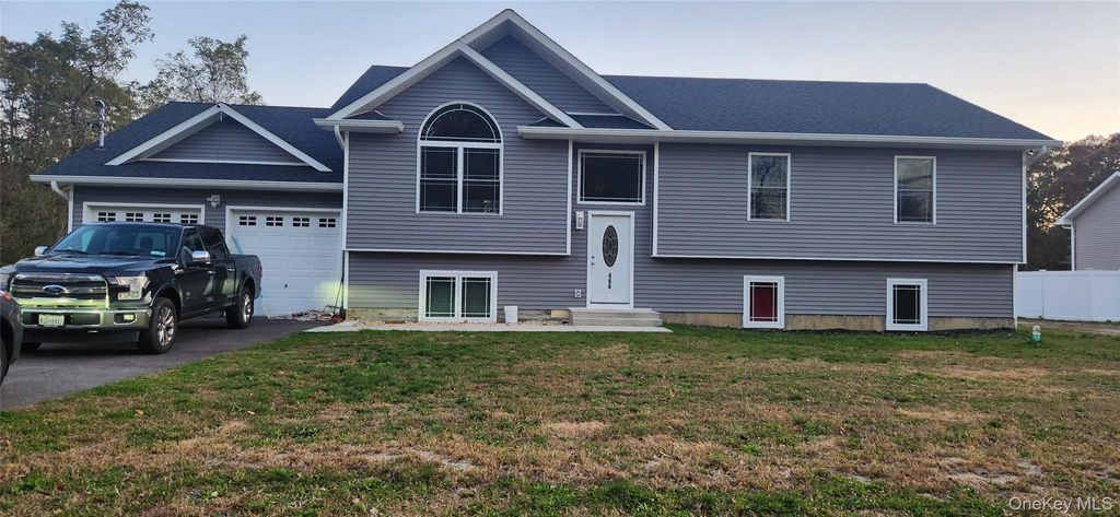 466 Granny Road, Medford, NY 11763